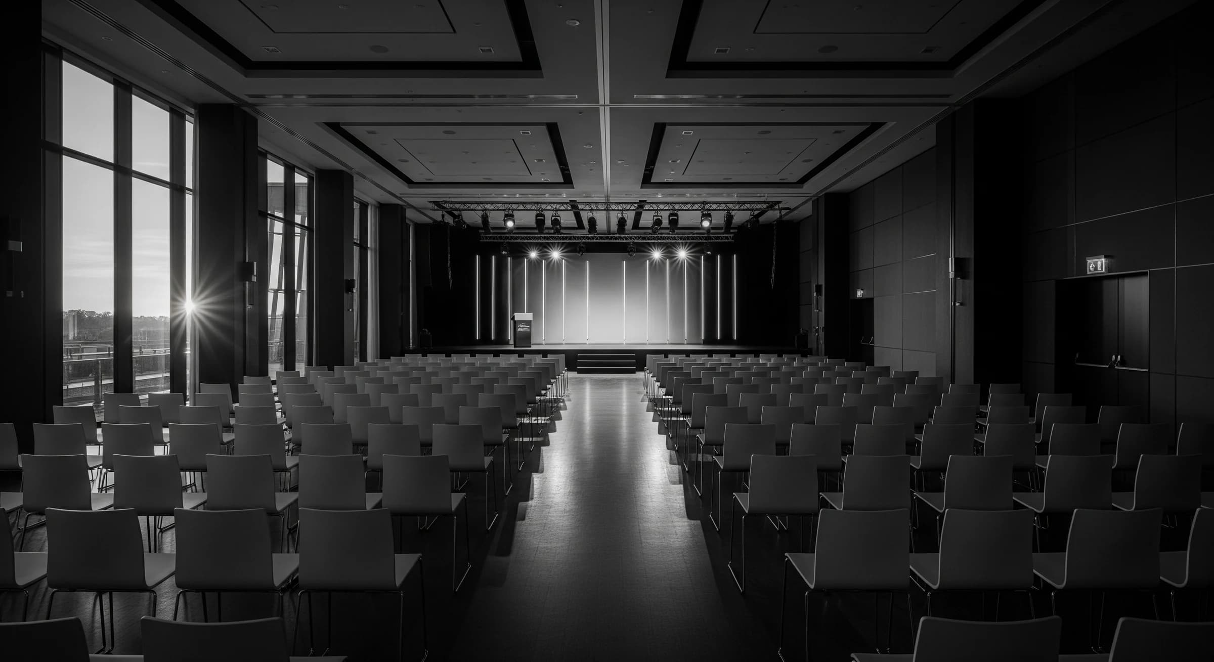 夕暮れのイベント会場